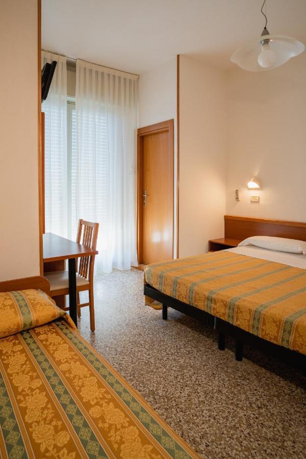 Hotel Happy Milano Marittima Buitenkant foto