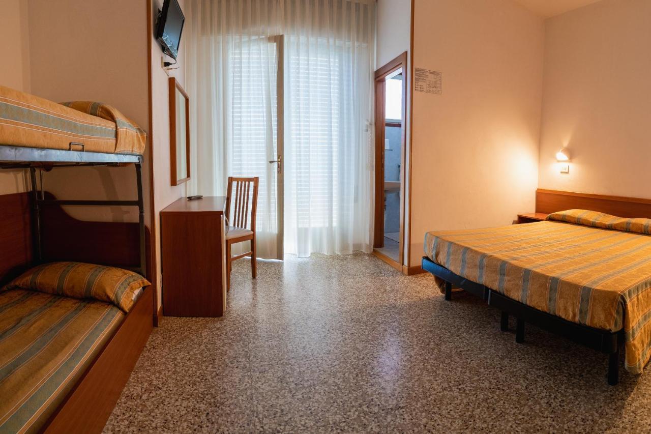 Hotel Happy Milano Marittima Buitenkant foto