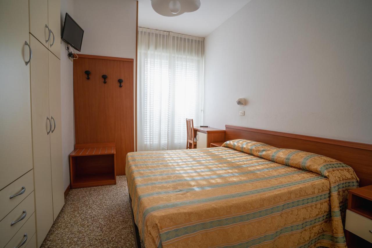 Hotel Happy Milano Marittima Buitenkant foto
