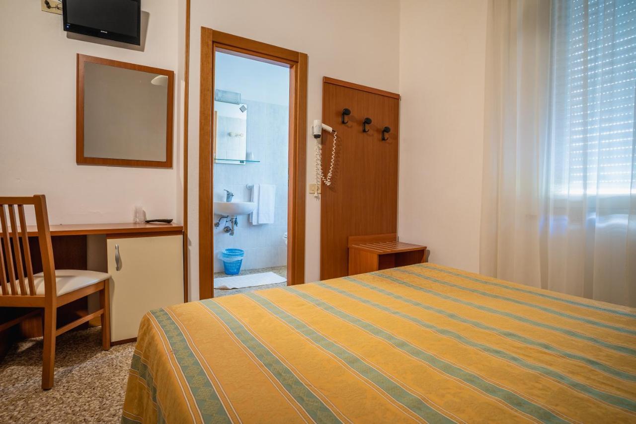 Hotel Happy Milano Marittima Buitenkant foto