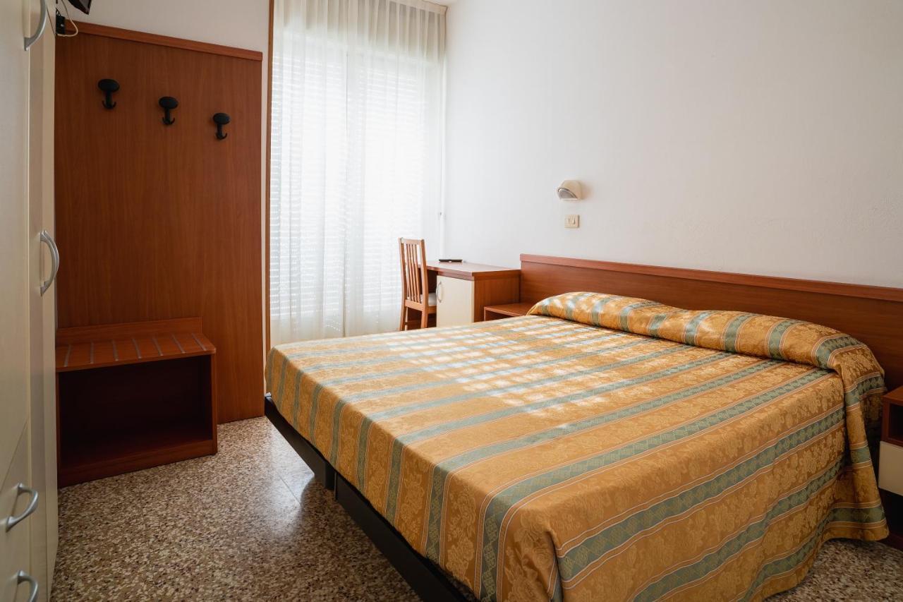 Hotel Happy Milano Marittima Buitenkant foto