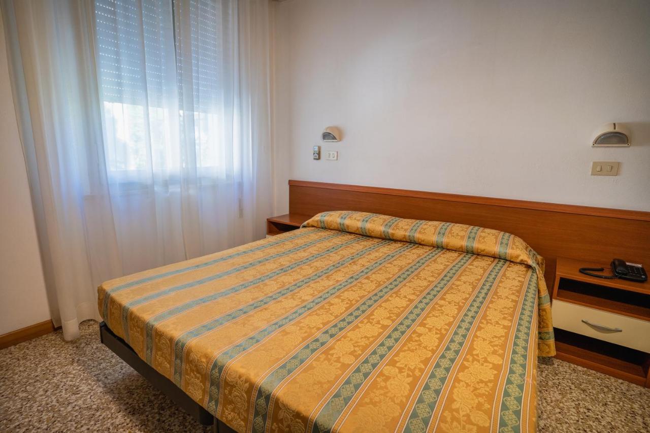 Hotel Happy Milano Marittima Buitenkant foto