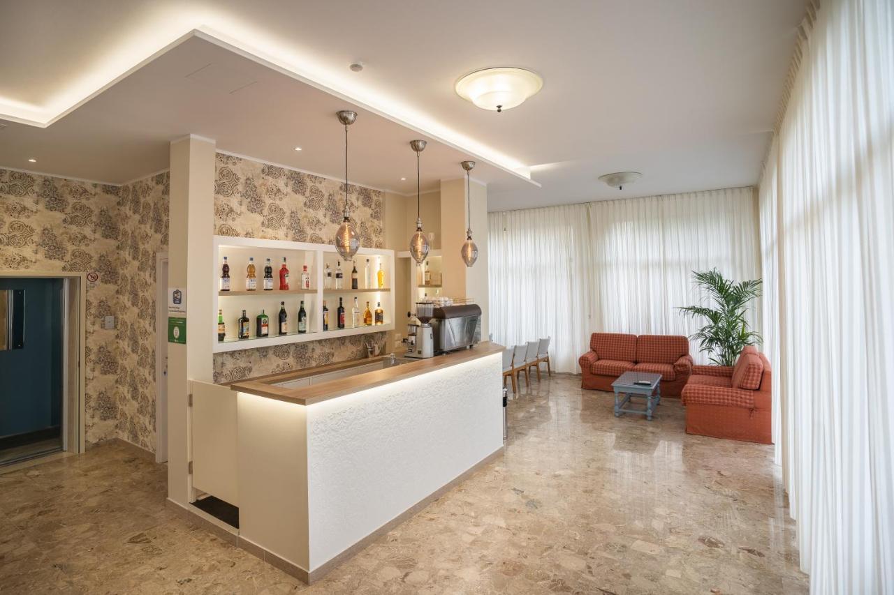 Hotel Happy Milano Marittima Buitenkant foto